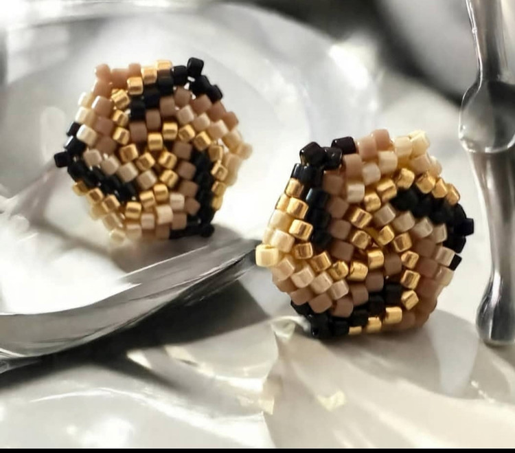 تم مشکی و نسکافه ای